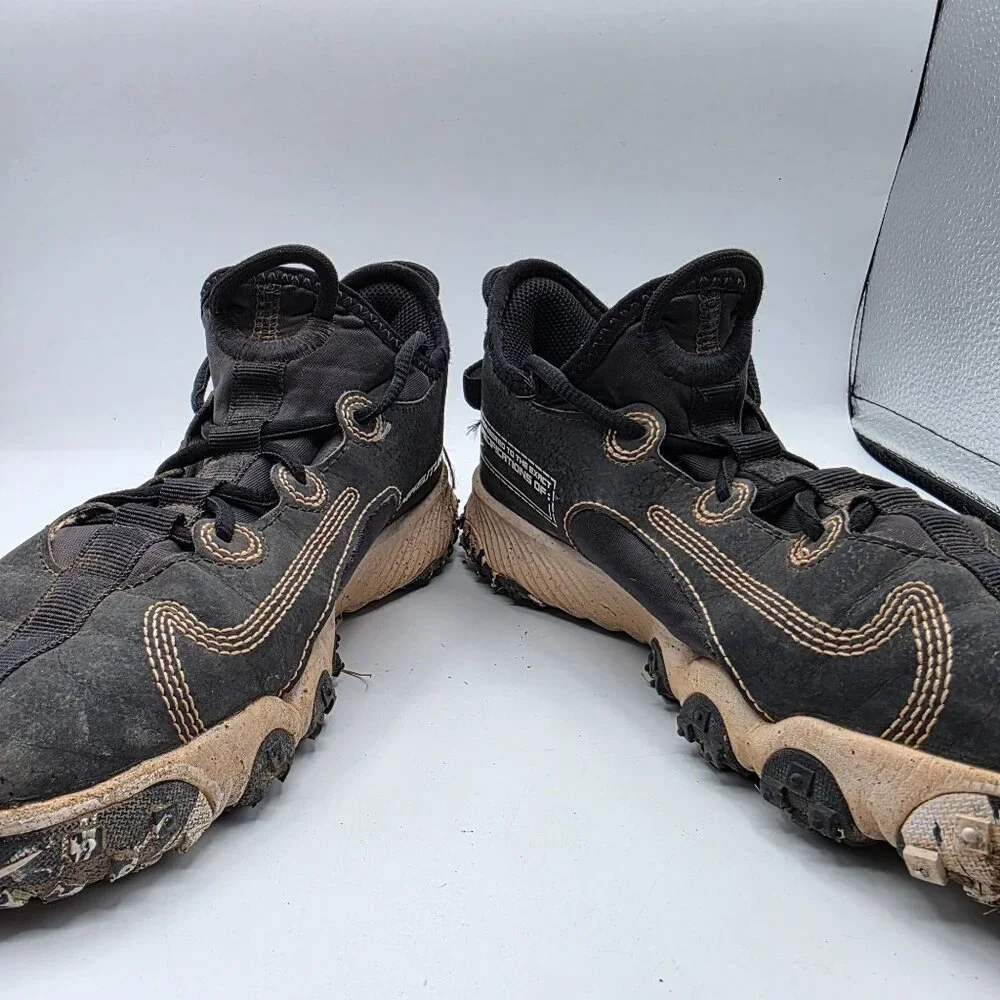 Nike Future Field GS Boys Size 5.5 Black Turf Shoes Sports Outdoors Athletic